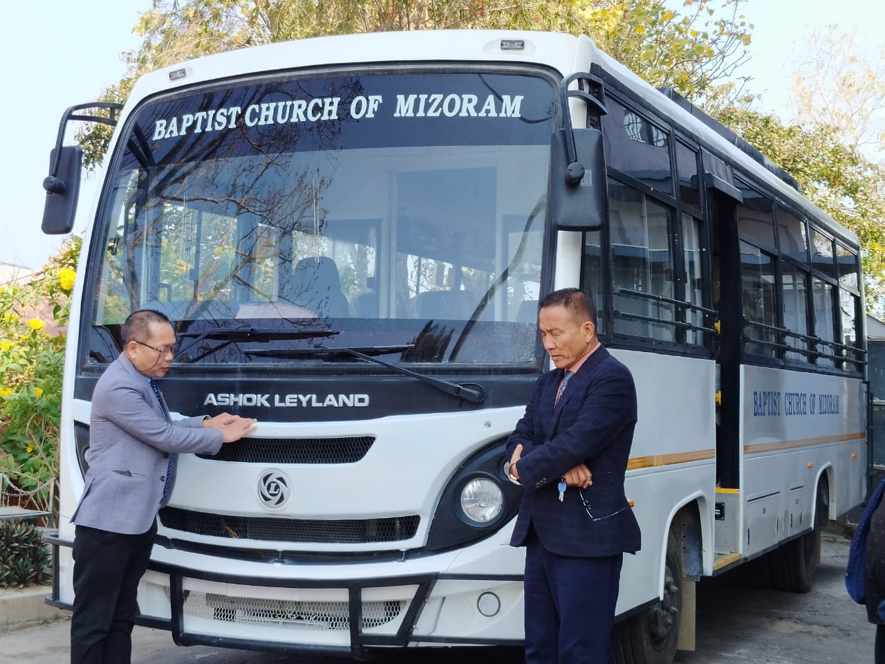 BCM Bus thar, Lawngtlai-a hman tur Pathian hnenah hlanna neih a ni.